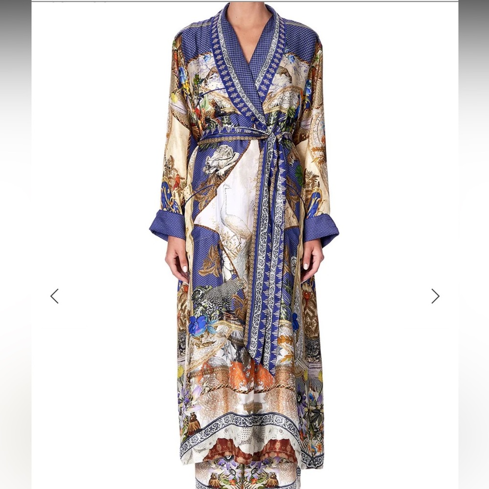 Rare Camilla Muse Novels robe jacket